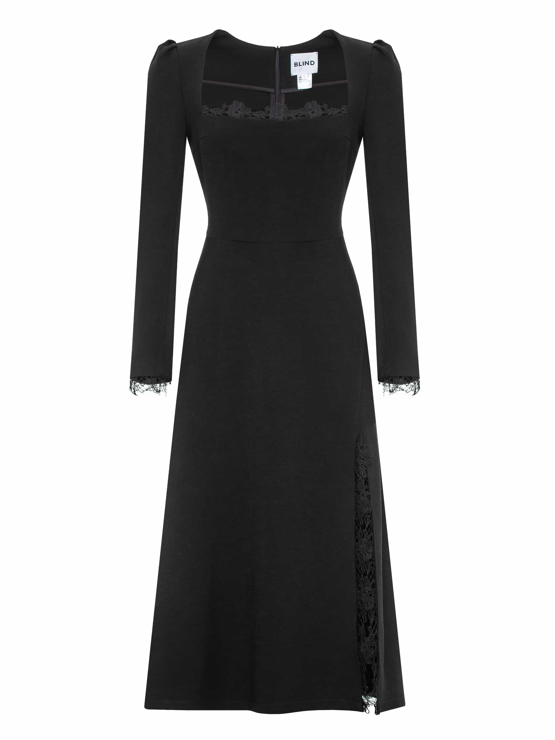Dress with a square neckline and decorated with braided Spanish lace